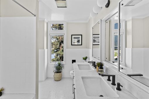 MLS 200 Lakeside Dr 503 Interior only037