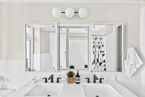 MLS 200 Lakeside Dr 503 Interior only038