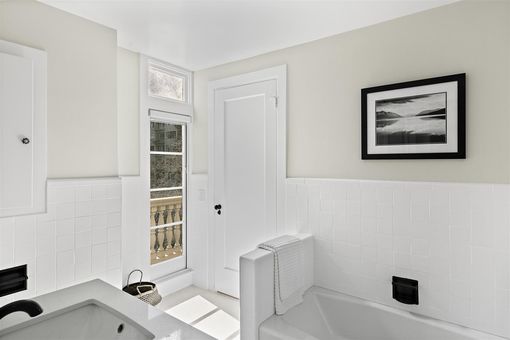 MLS 200 Lakeside Dr 503 Interior only041