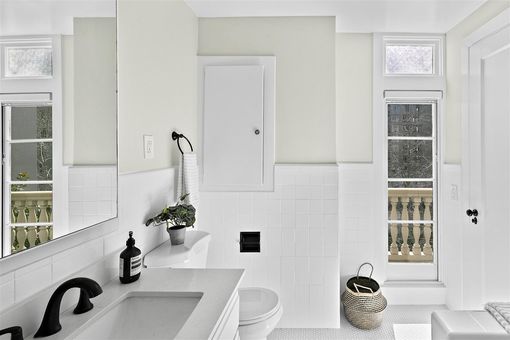 MLS 200 Lakeside Dr 503 Interior only042