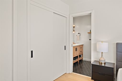 MLS 6895 Exeter Dr Oakland040