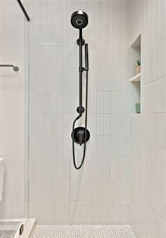 MLS 6895 Exeter Dr Oakland043