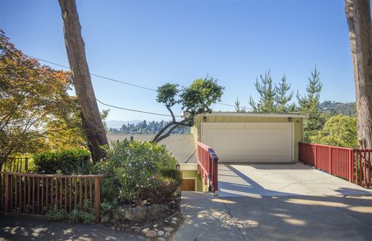 MLS 6741 Snake Rd Oakland000