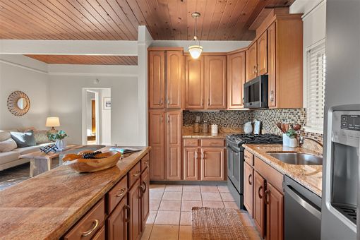 MLS 6741 Snake Rd Oakland029