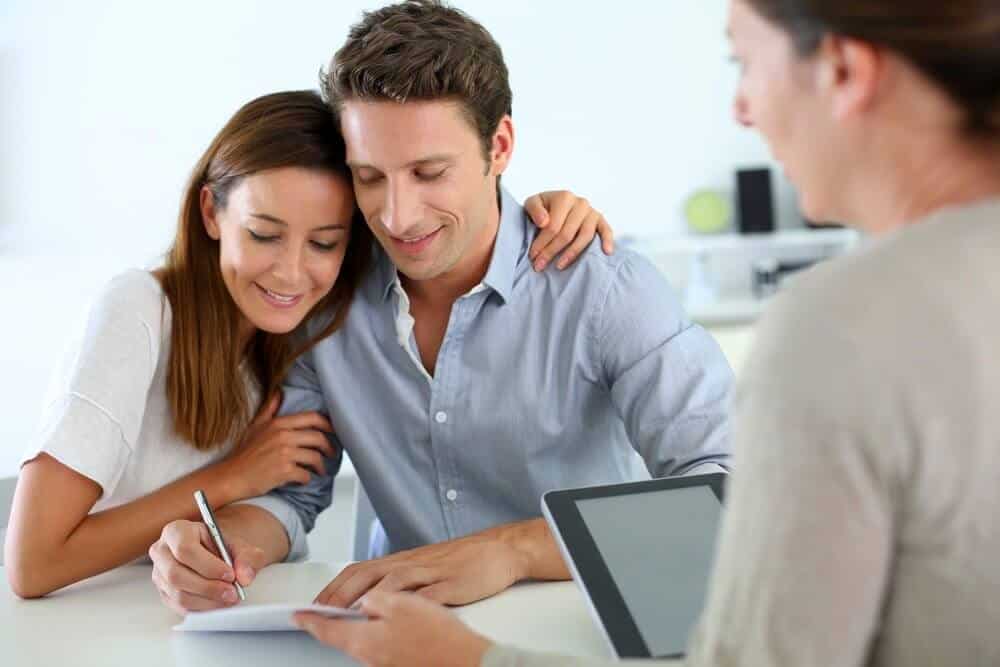 Couple-signing-real-estate-contract-7