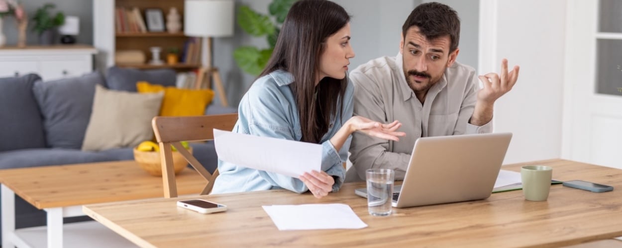 Man-woman-desk- computer_Getty-2236641175_1300x628