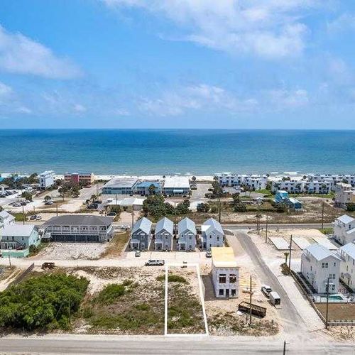 How to Stage a Coastal Vacation Home to Sell Faster