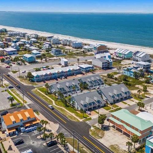 How Hurricanes and Flood Zones Impact Selling a Waterfront Home in Florida