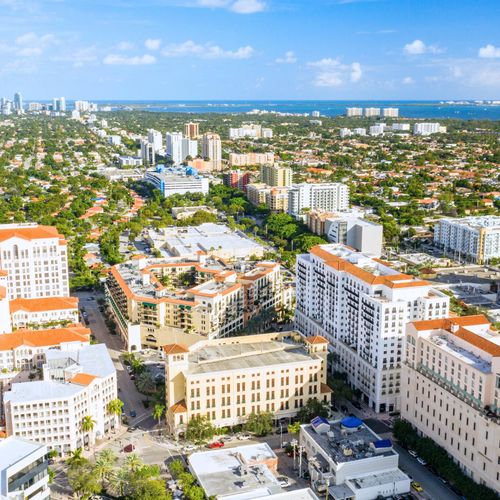 Selling a Home in Coral Gables: What This Market Rewards in 2026