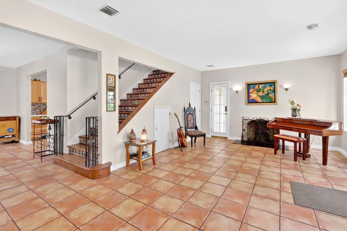 RealtyFrame.com_5233b