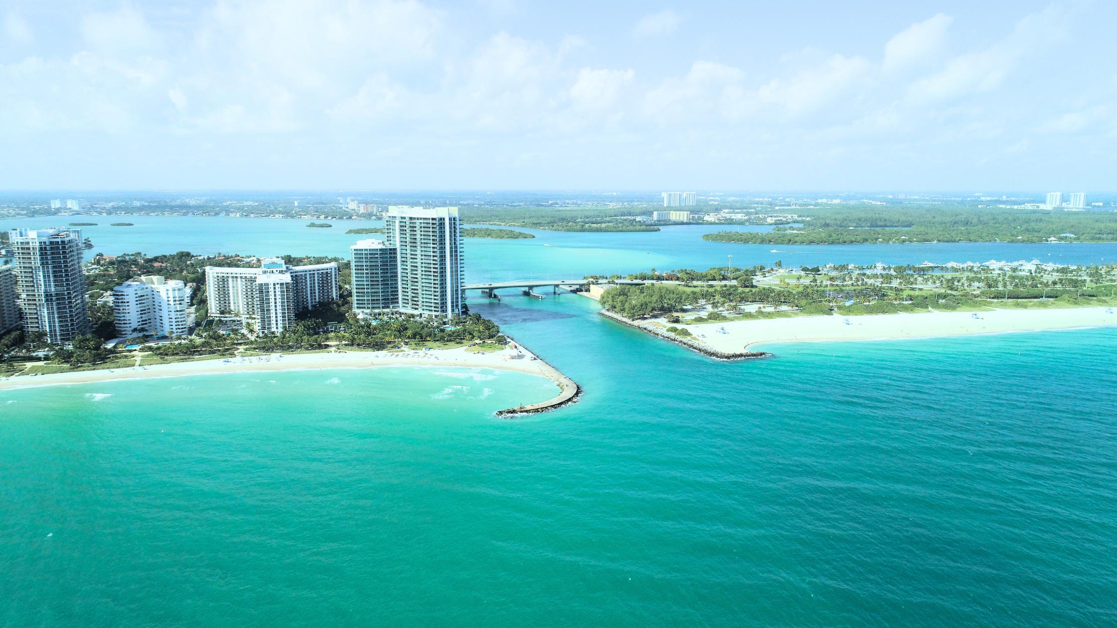 Oceanfront luxury condo tower in Bal Harbour Miami at golden hour, ideal setting for selling a Bal Harbour condo.