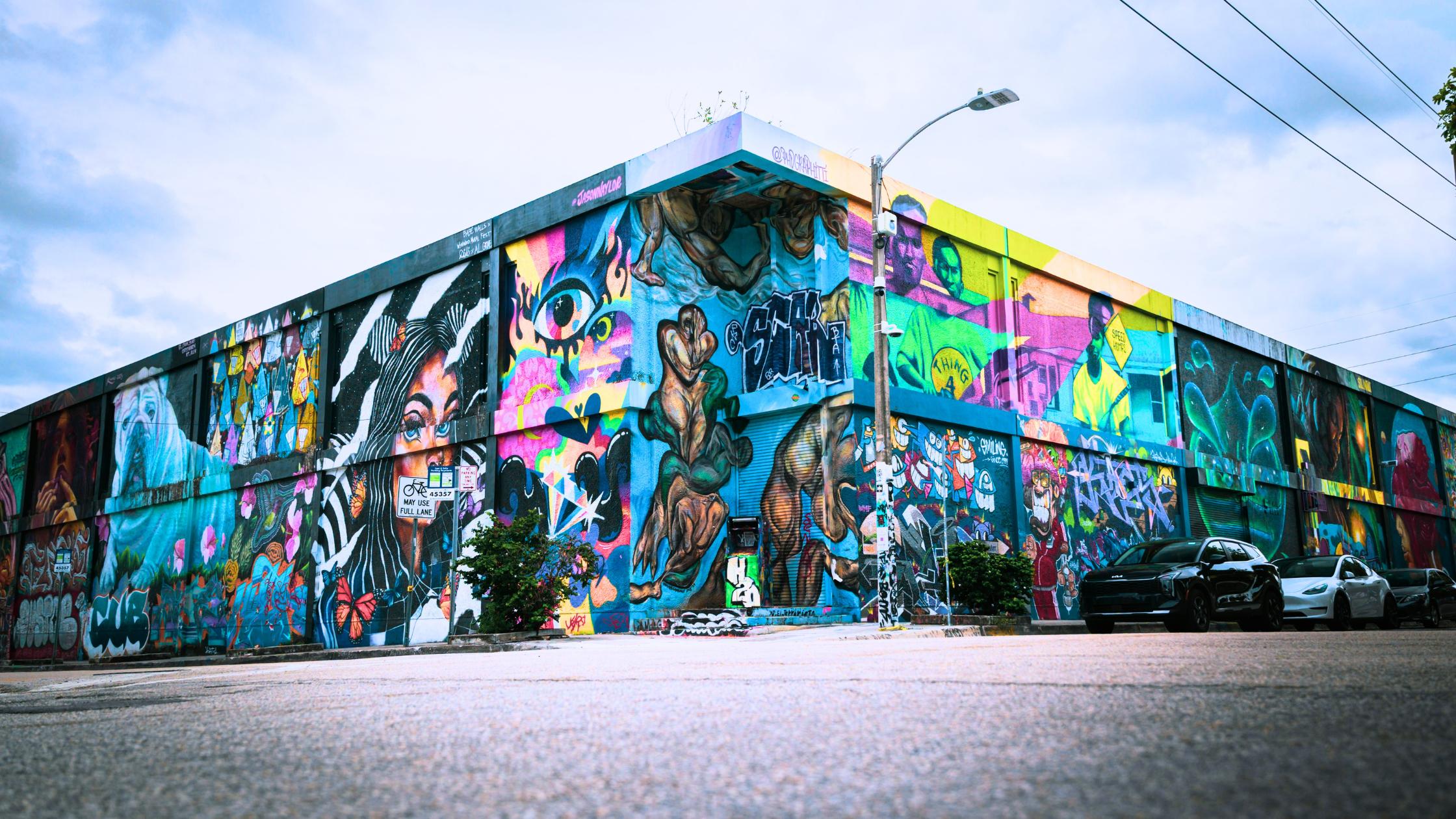 Colorful Wynwood street with murals and converted warehouse buildings, key market for selling a home in Wynwood Miami