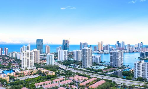 Selling a Home in Aventura: What Actually Works in 2026