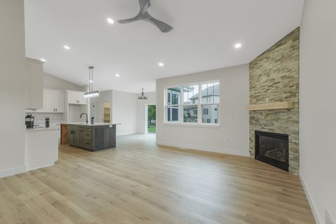 Living Room 1 (2)-min