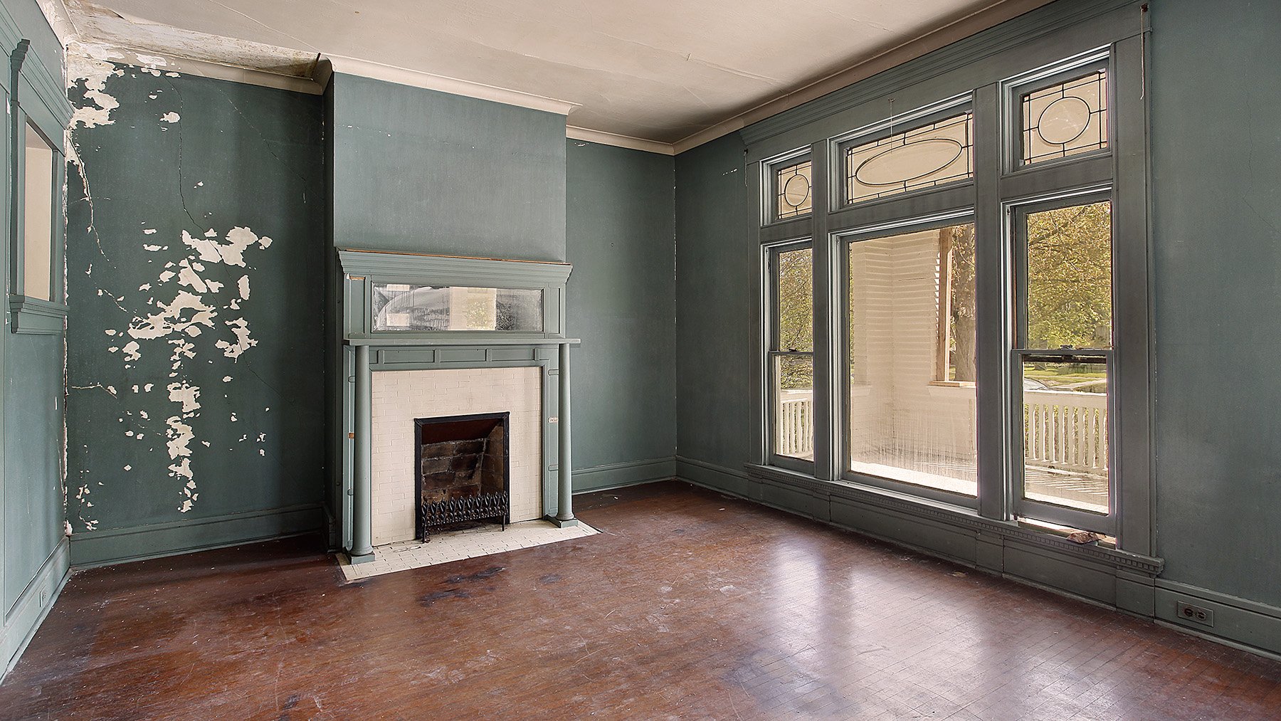 Living room with fireplace in old abandoned home