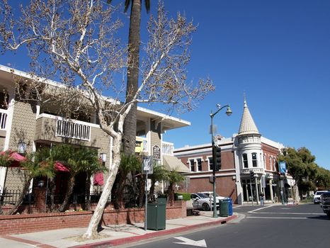 downtown-la-cañada-building