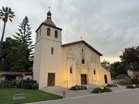 santa-clara-university-chapel-left
