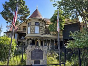 winchester-mystery-house-exterior-01-2