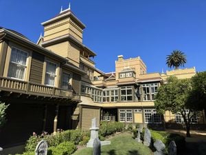 winchester-mystery-house-exterior-15-2