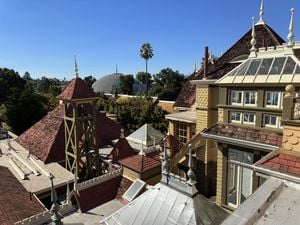 winchester-mystery-house-interior-73-2