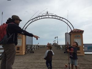 capitola-beach-wharf-fishing