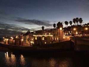 capitola-venetian-hotel-at-night