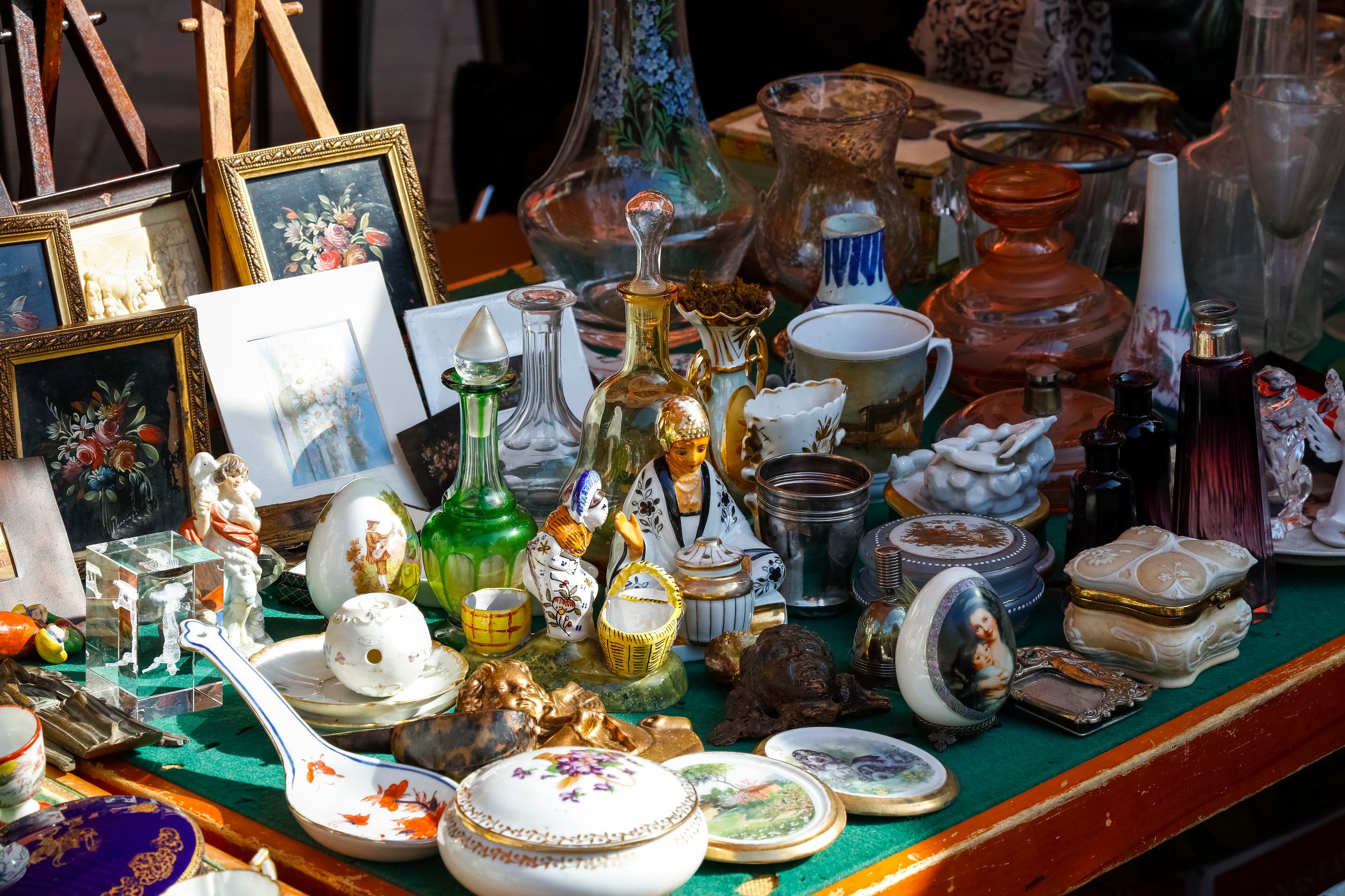 Old porcelain and glass among other objects