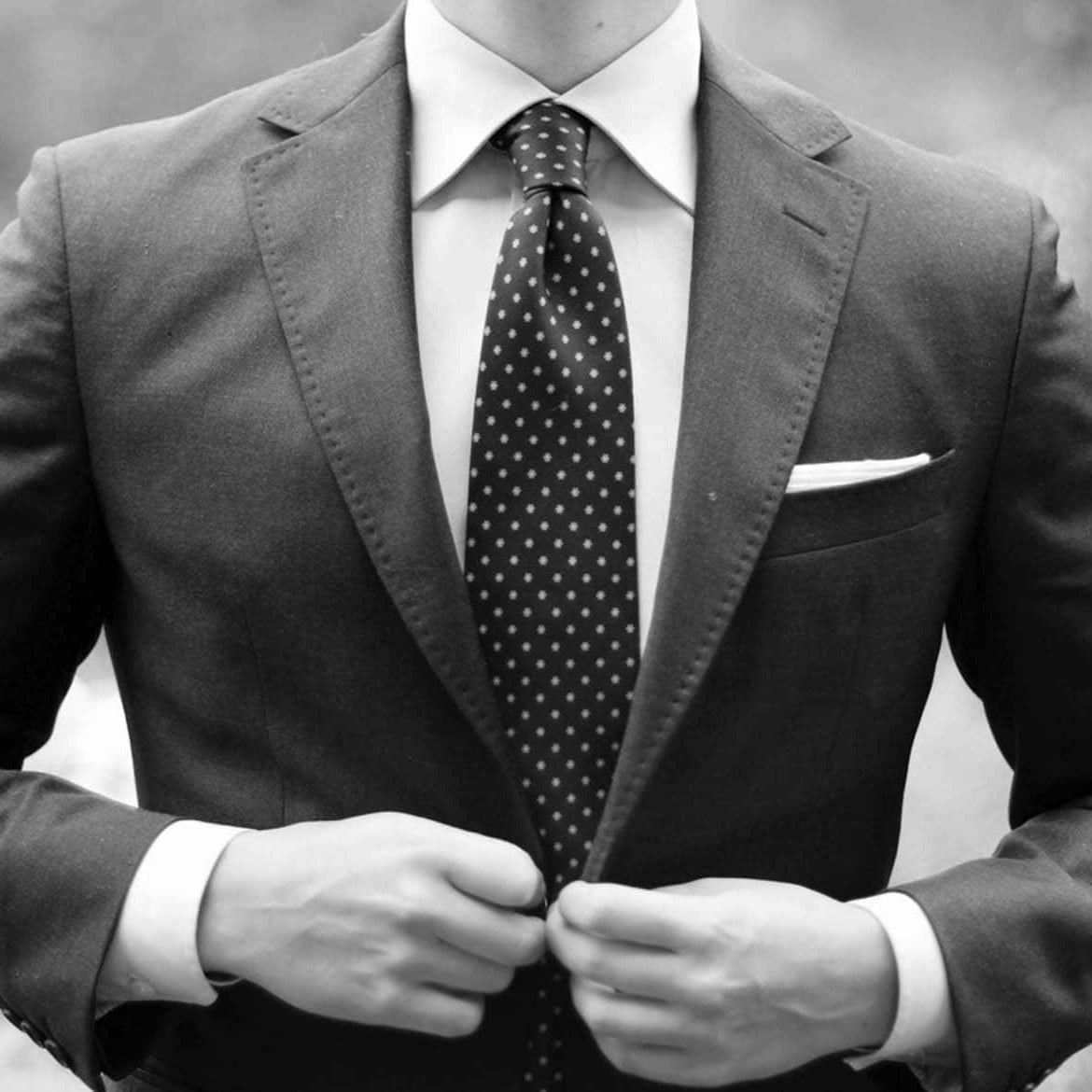 men-suit-style-business-attire-with-a-polka-dots-necktie-dp3p31ldrted021g