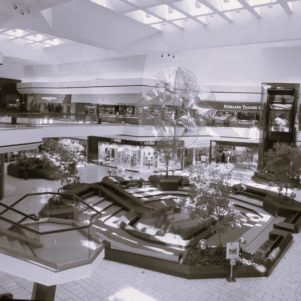 stoneridge-mall-main-court-as-i-like-to-remember-it-v0-5lu6hlmjts831