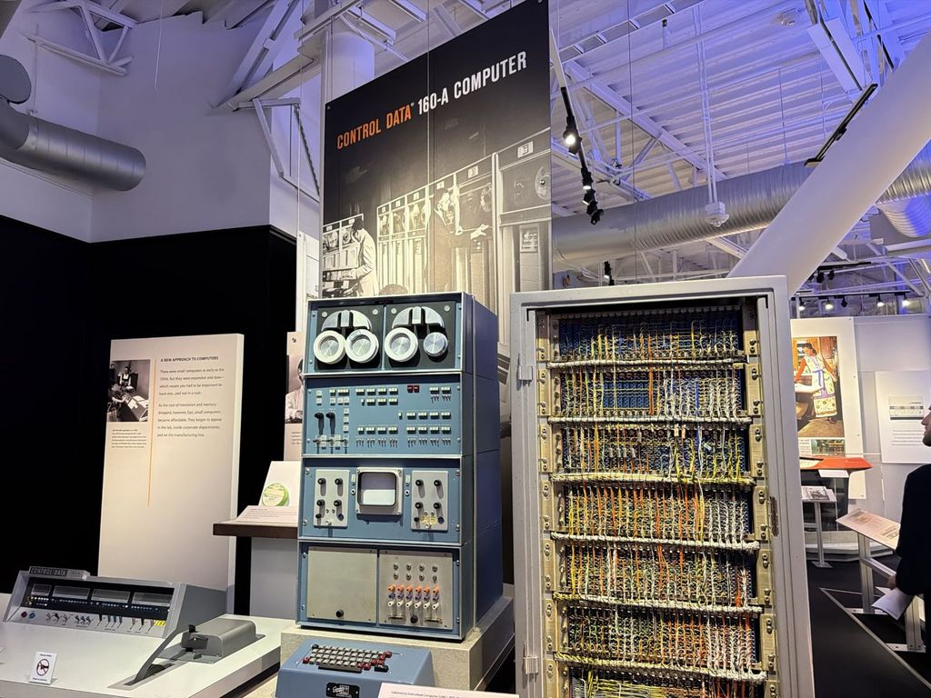 Control Data 160-A computer and the hand-wired LINC Laboratory Instrument Computer cabinet at the Computer History Museum
