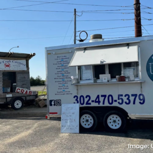 Upscale Crab & Seafood Serves Crab Cakes, Lobster Rolls, and Coastal Favorites