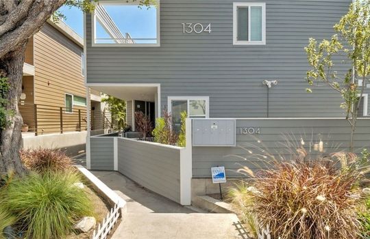 1304 12th St. #C Manhattan Beach CA 90266 01 (1)