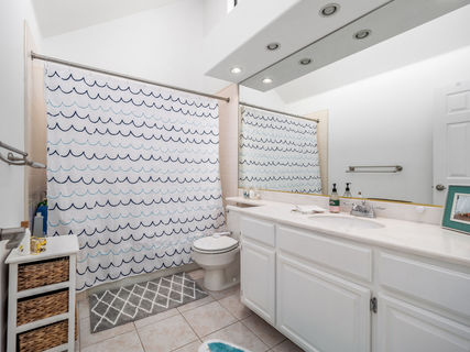 28SantaCruzInterior-15