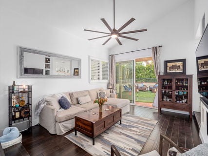 28SantaCruzInterior-29