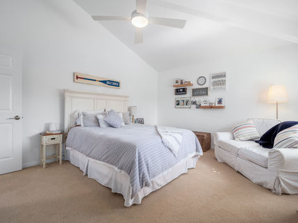 28SantaCruzInterior-4