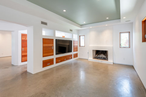 905 E Pine ES-7801065