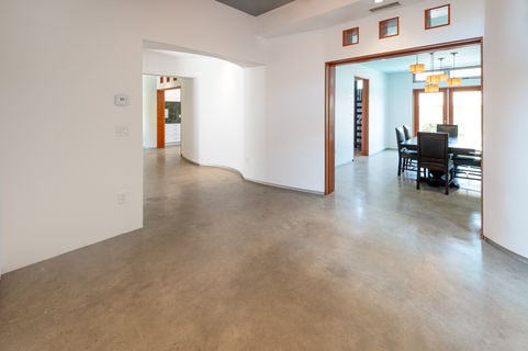 905 E Pine ES-7801084