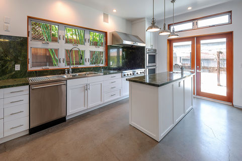 905 E Pine ES-7801155