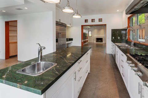 905 E Pine ES-7801163