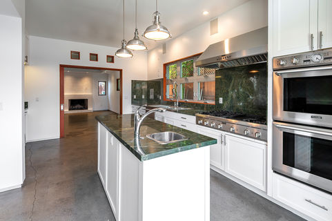 905 E Pine ES-7801167