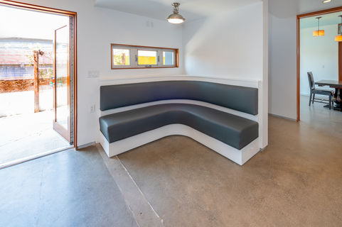 905 E Pine ES-7801174