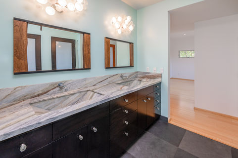 905 E Pine ES-7801294