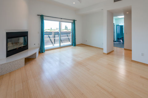 905 E Pine ES-7801309