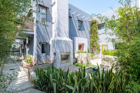 905 E Pine ES-7801349