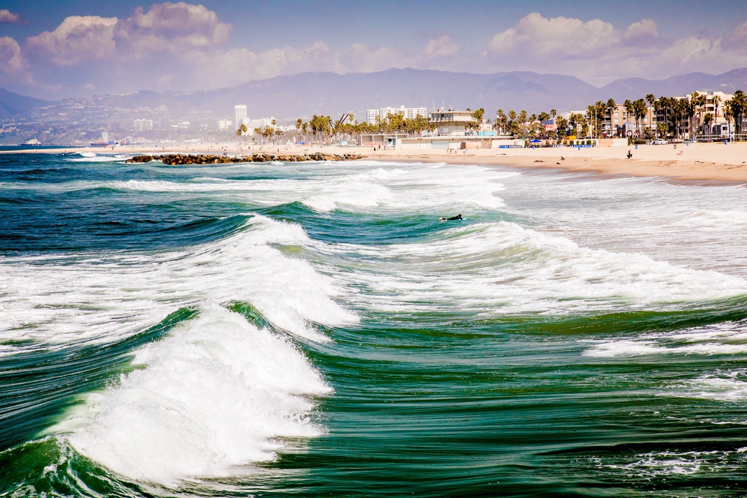 beautiful-shot-venice-beach-with-waves-california