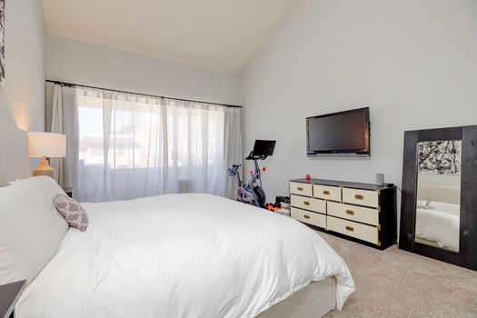 2323 S Bentley #301-15