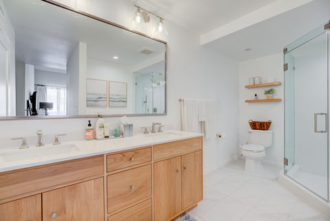 2323 S Bentley #301-18