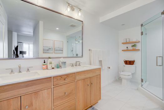 2323 S Bentley #301-18