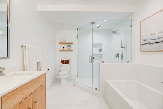 2323 S Bentley #301-19