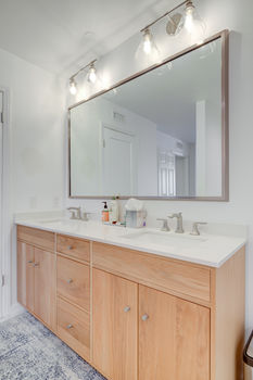 2323 S Bentley #301-21